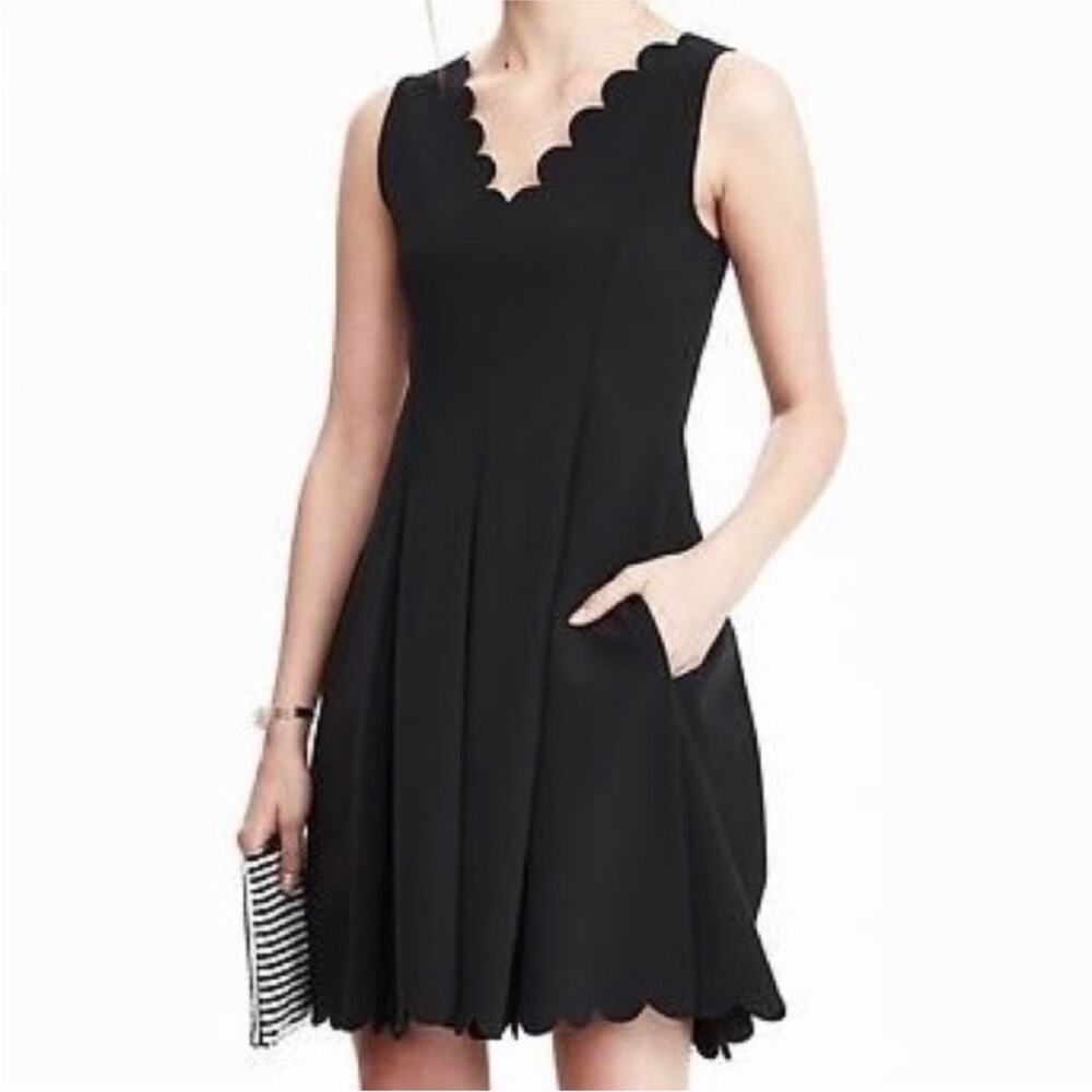 NEW Banana Republic Scalloped Fit and Flare Mini Dress in Black - Size 2P